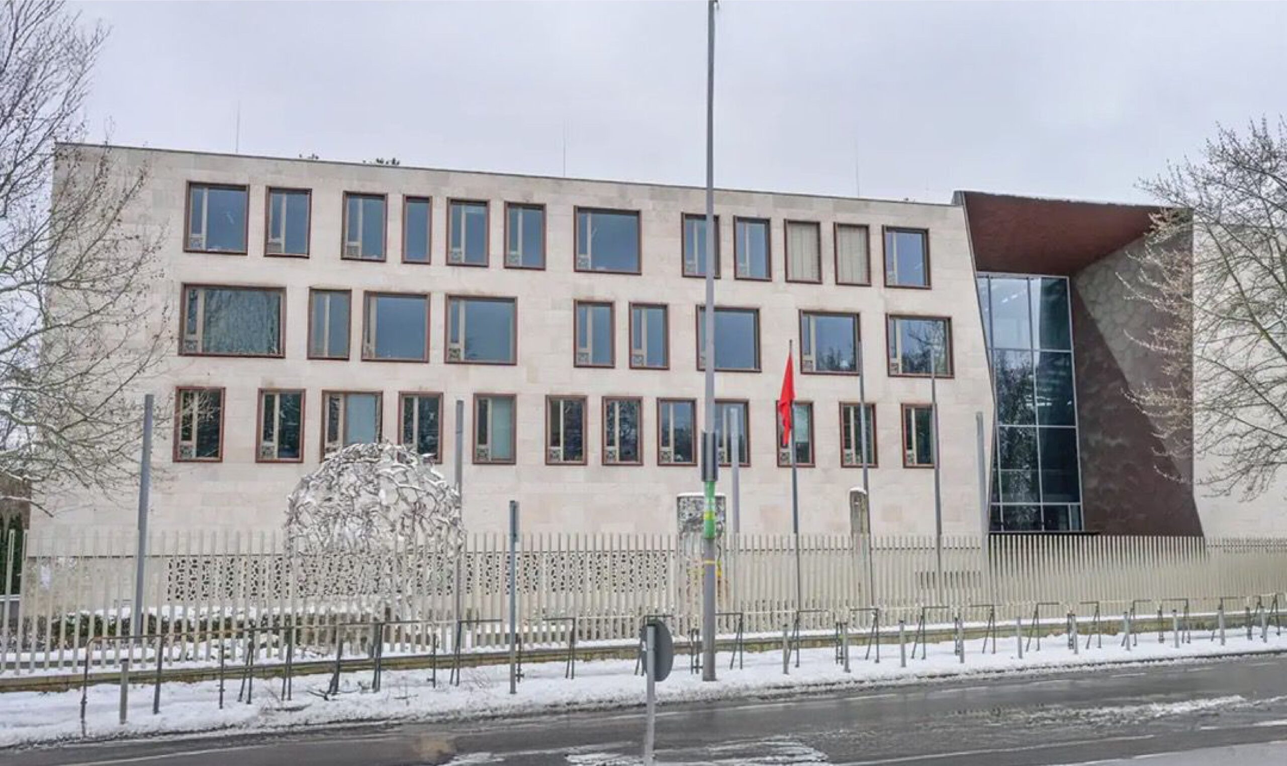 Almanya’nın başkenti Berlin’de Türkiye Cumhuriyeti Berlin Büyükelçiliğine yönelik saldırı